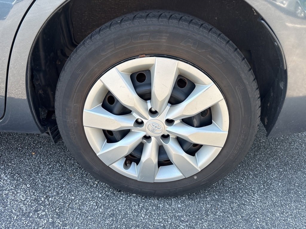 2015 Toyota Corolla LE photo 6