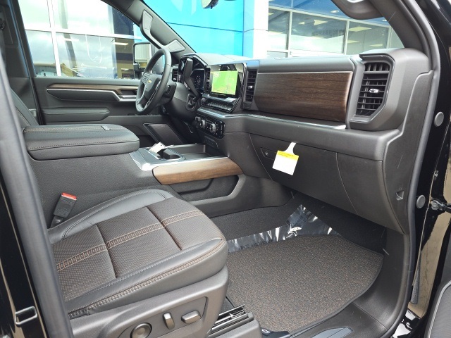 2026 Chevrolet Silverado 3500HD High Country photo 4