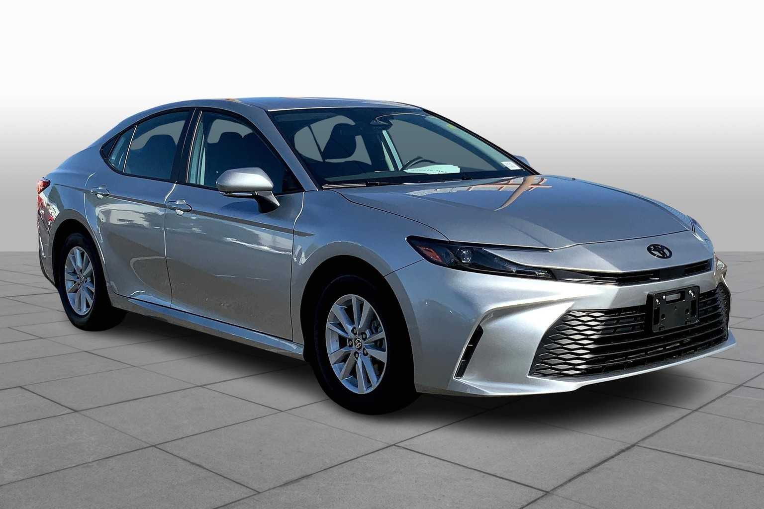 2025 Toyota Camry LE photo 2