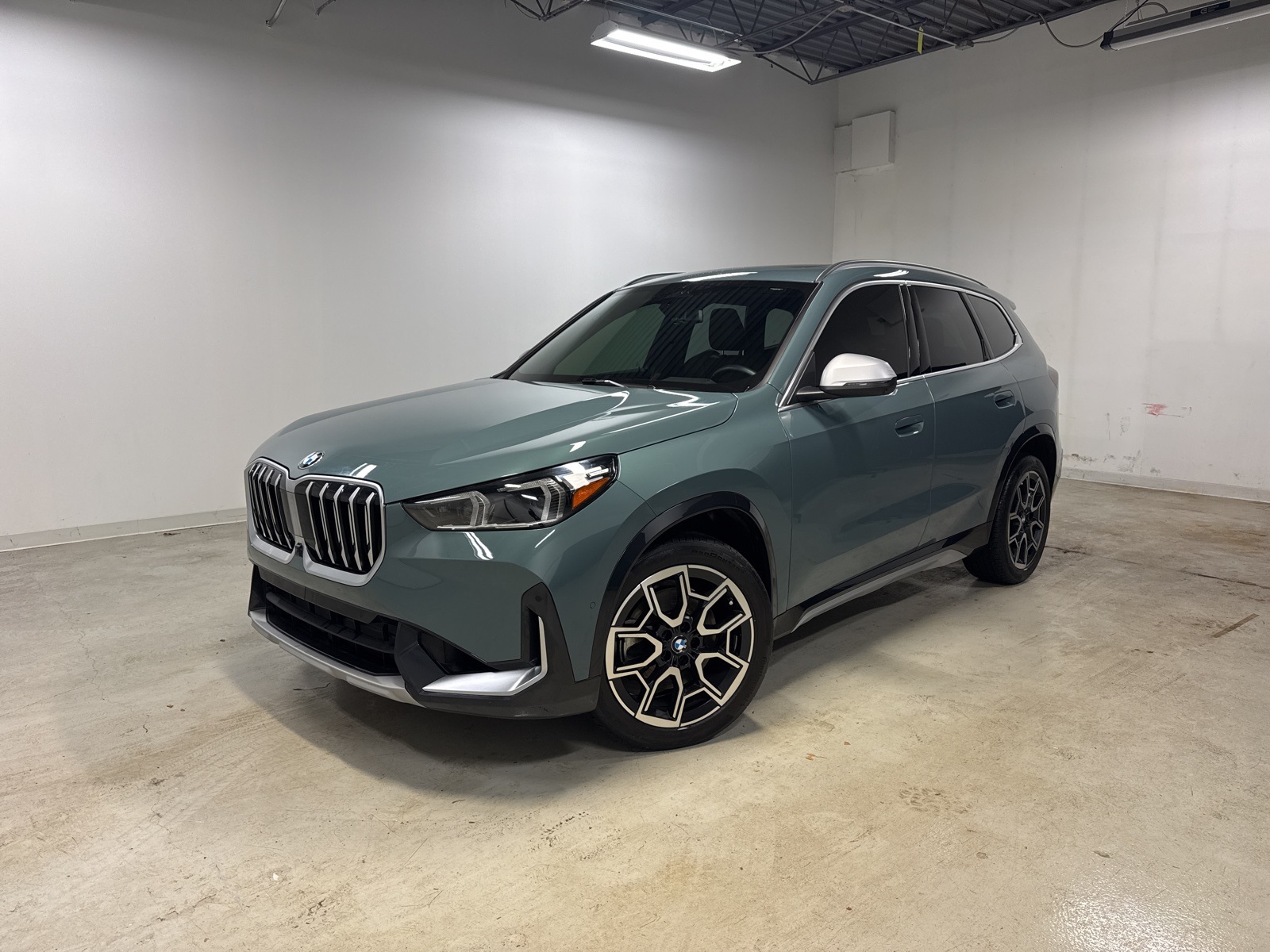 2023 BMW X1 28i's photo