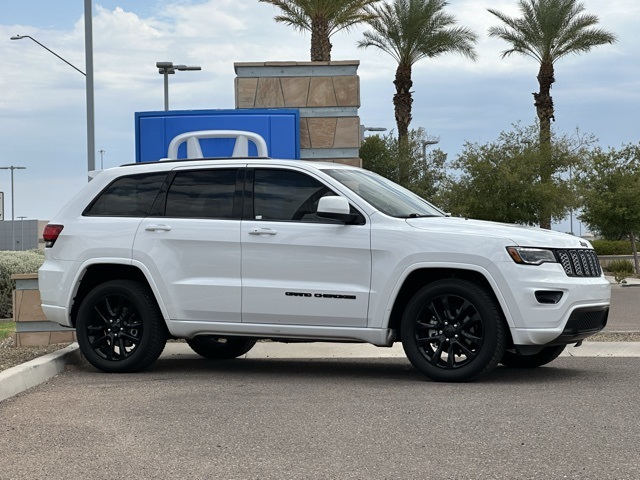 2020 Jeep Grand Cherokee Altitude photo 3