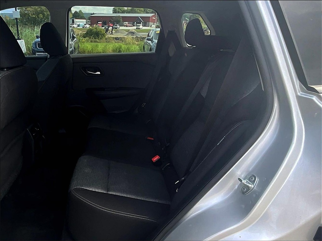 2021 Nissan Rogue SV photo 14