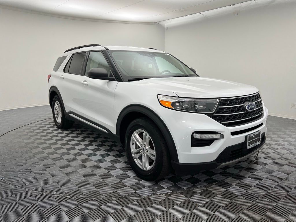 2023 Ford Explorer XLT photo 3