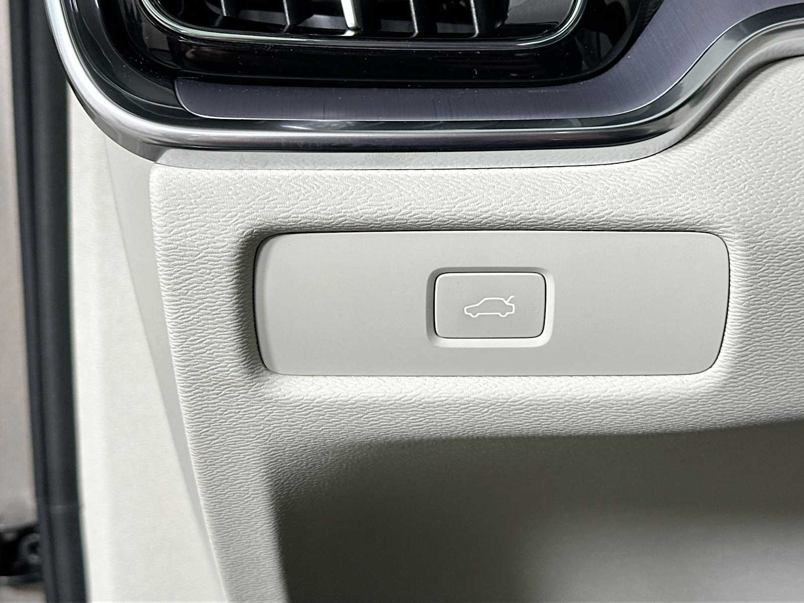 2025 Volvo S60 B5 Core photo 10