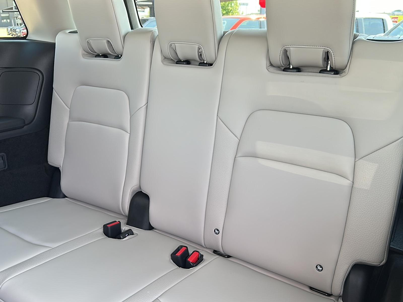 2025 Nissan Pathfinder SL photo 8