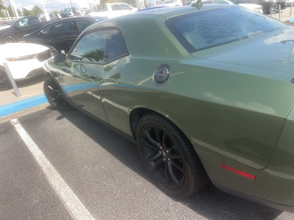 2018 Dodge Challenger SXT photo 3