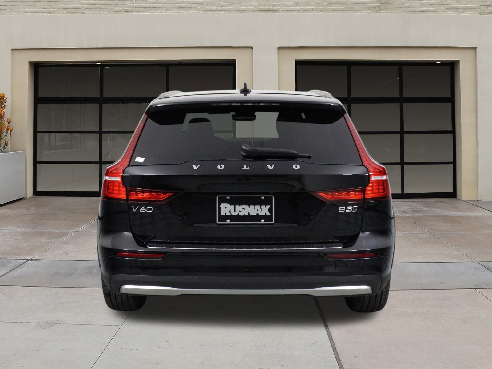 2026 Volvo V60 Cross Country B5 Plus photo 4