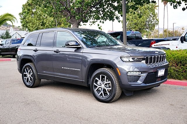 New 2025 Baltic Gray Metallic Clear-Coat Exterior Paint Jeep Limited image 6