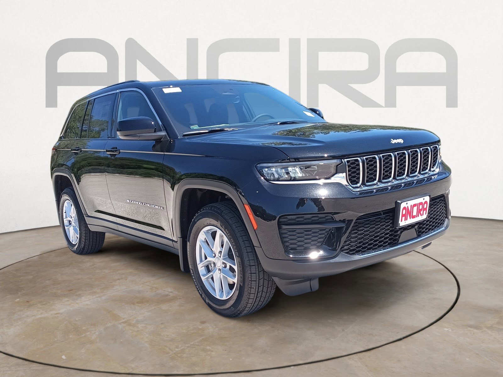 2025 Jeep Grand Cherokee Laredo X photo 4