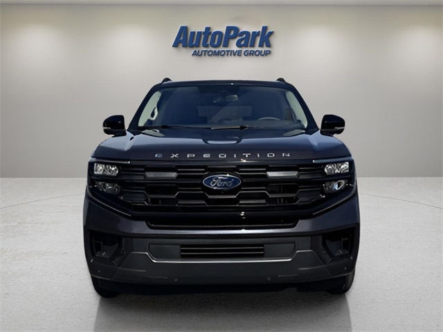 2025 Ford Expedition MAX XLT photo 2
