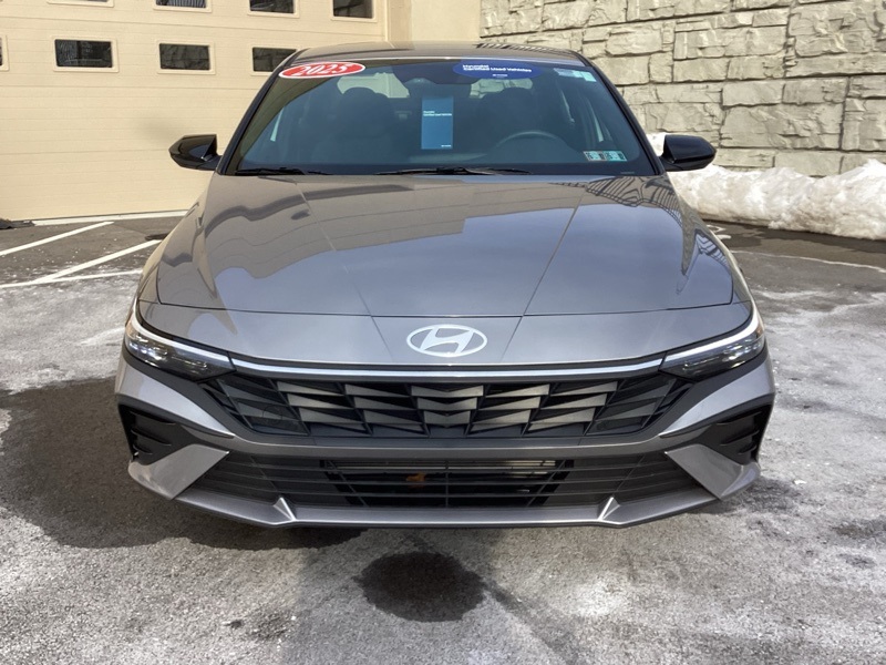 2025 Hyundai Elantra SEL Sport photo 2