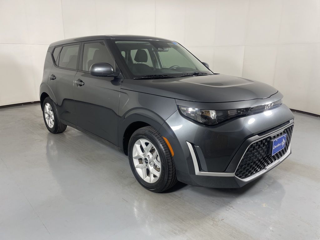 2023 Kia Soul LX photo 2