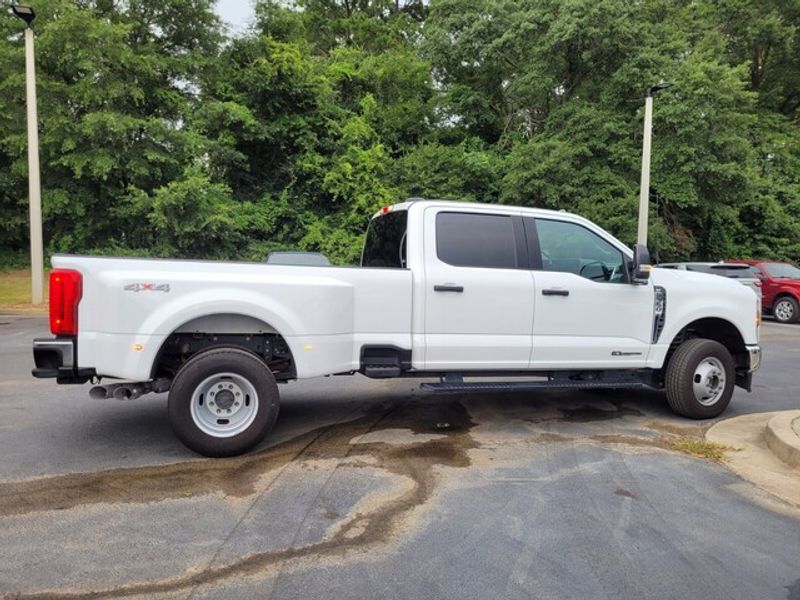 2024 Ford F-350 XLT photo 12