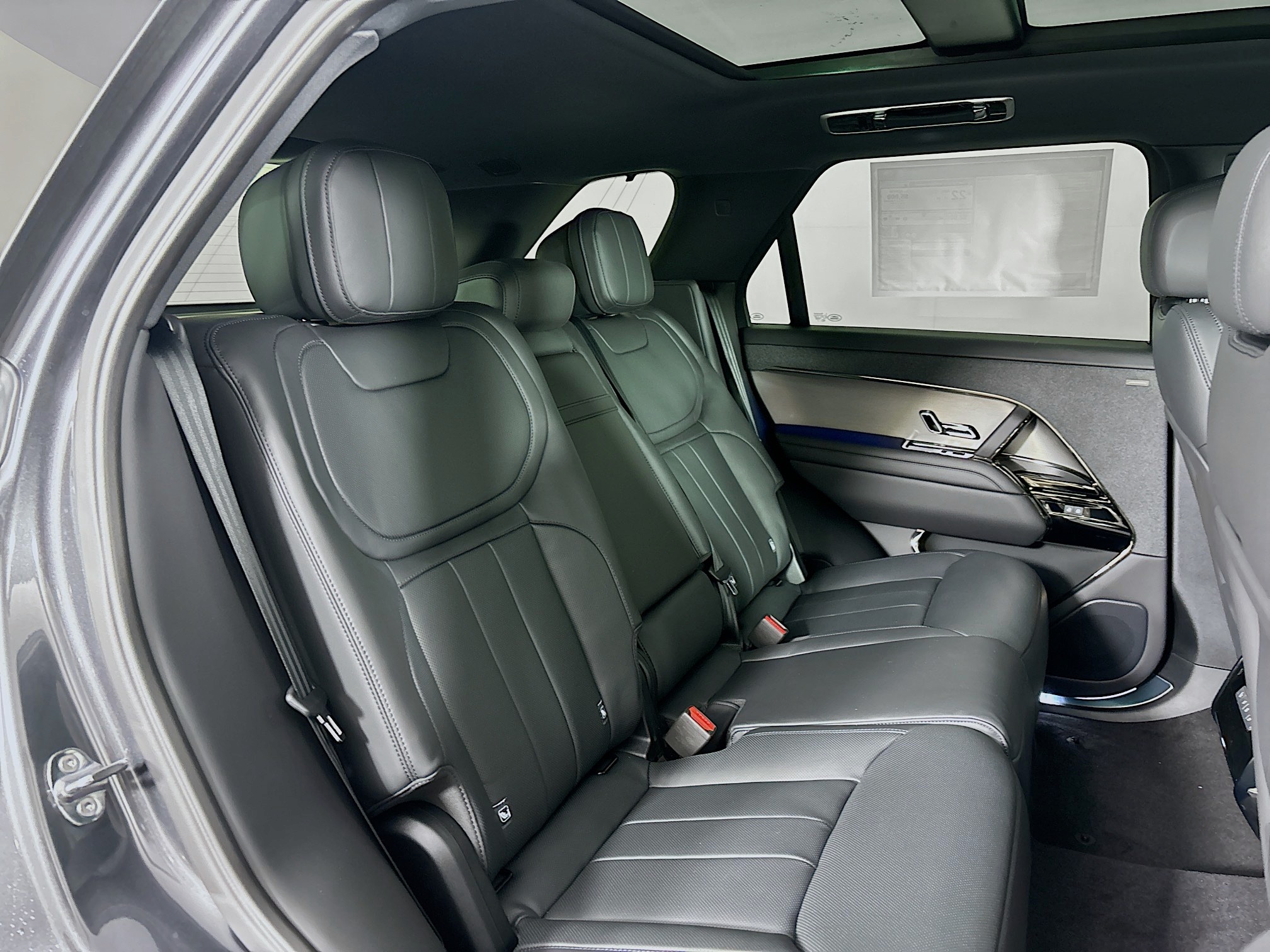 2025 Land Rover Range Rover Sport SE photo 22