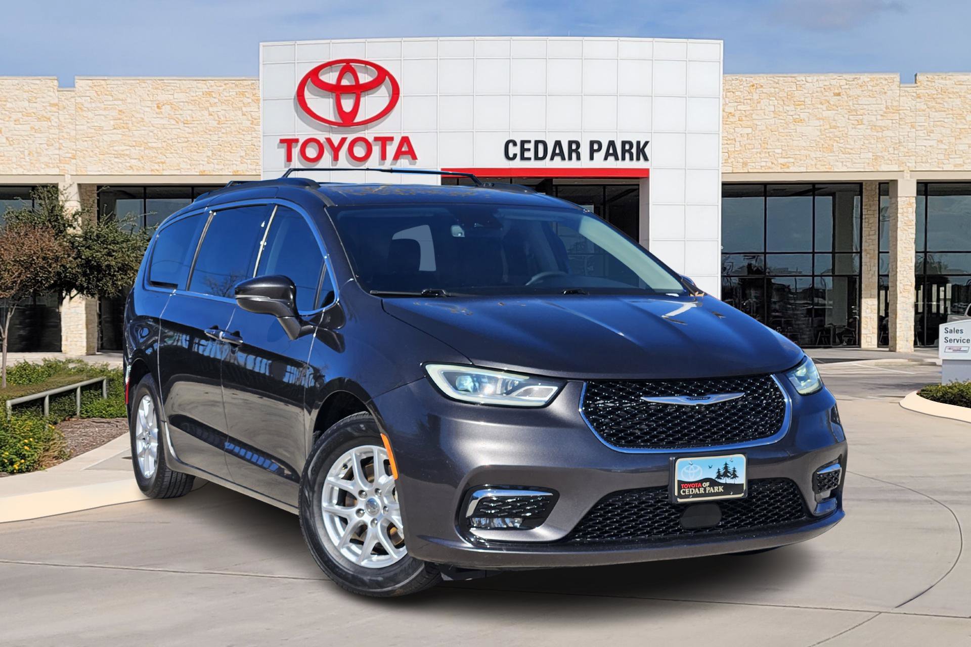 2022 Chrysler Pacifica Touring L's photo