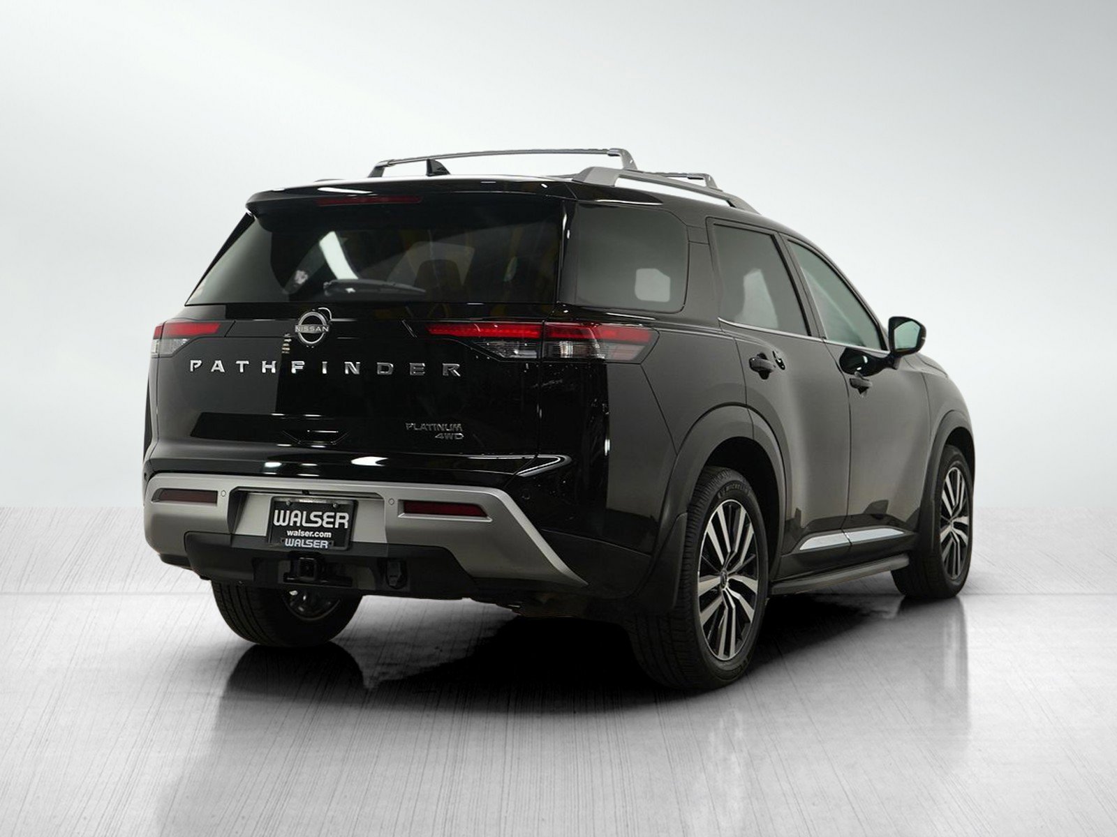 2023 Nissan Pathfinder Platinum photo 4