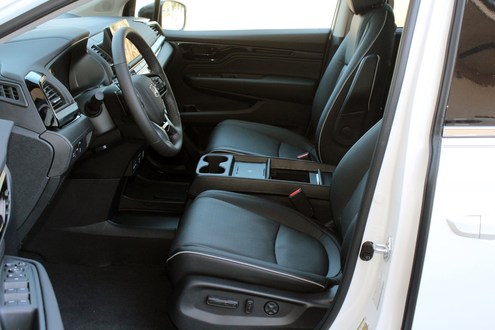 2025 Honda Odyssey Elite photo 3