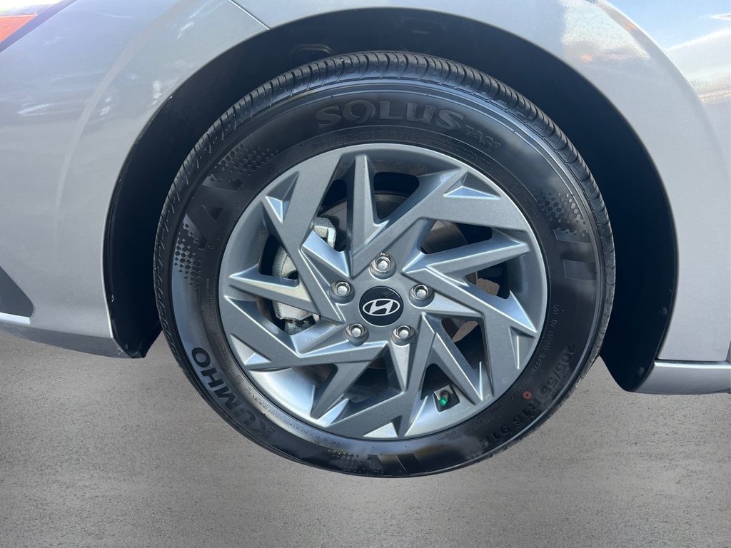 2024 Hyundai Elantra SEL photo 12