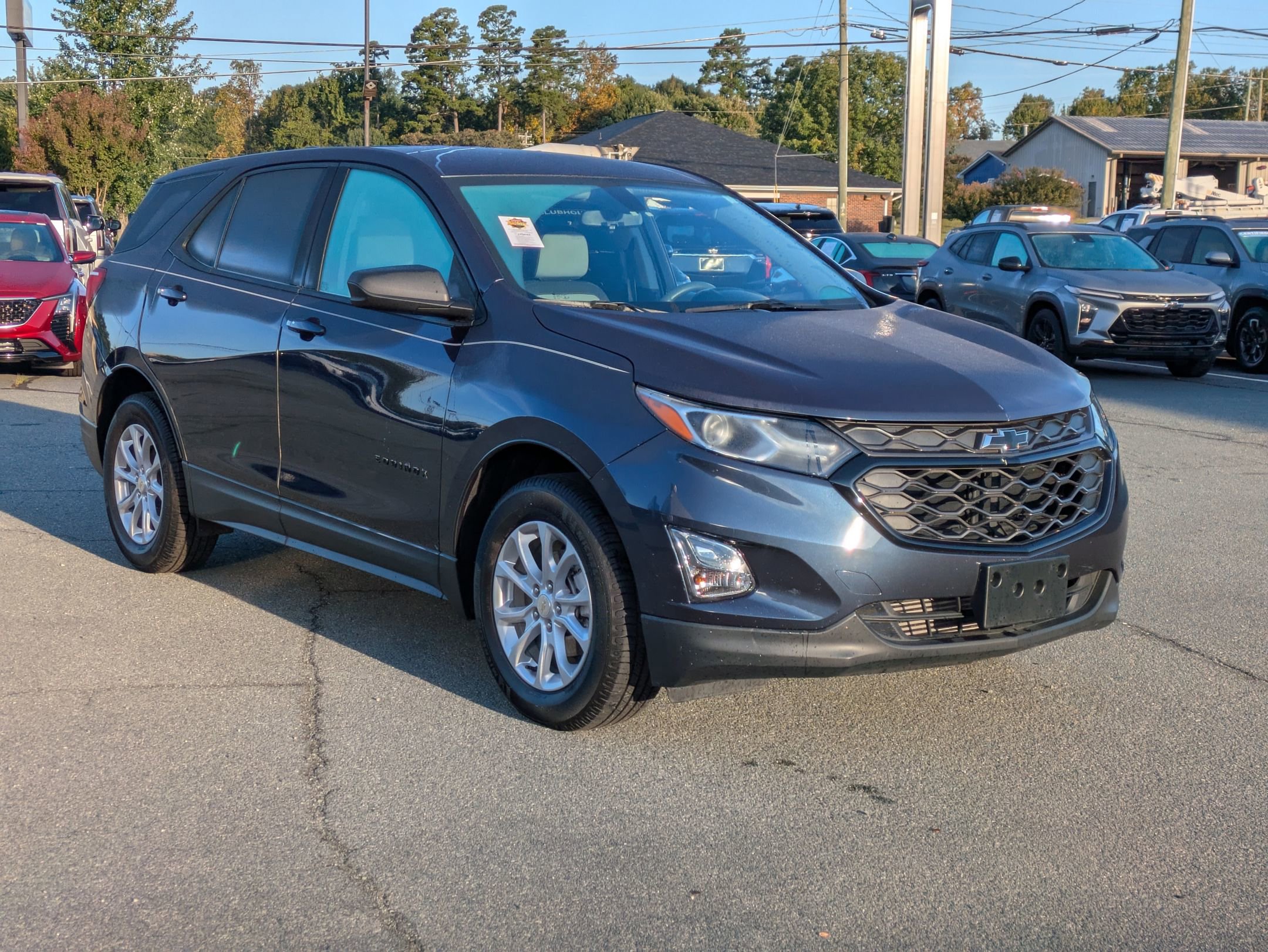2019 Chevrolet Equinox LS photo 2