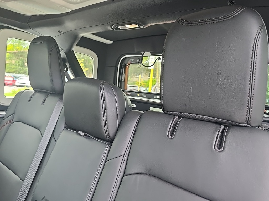 2024 Jeep Wrangler Rubicon X photo 28