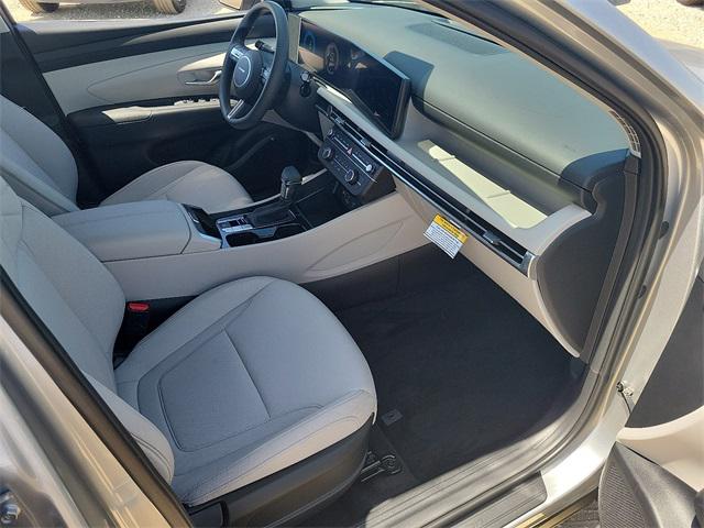 2025 Hyundai Tucson SE photo 16