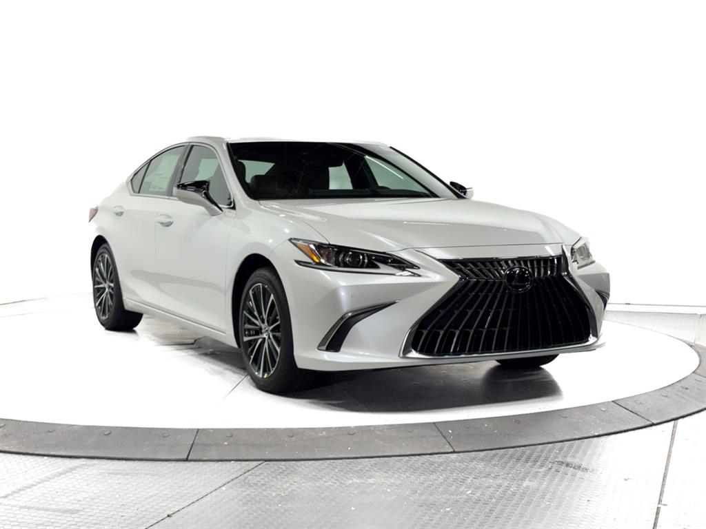 2025 Lexus ES Hybrid 300h's photo
