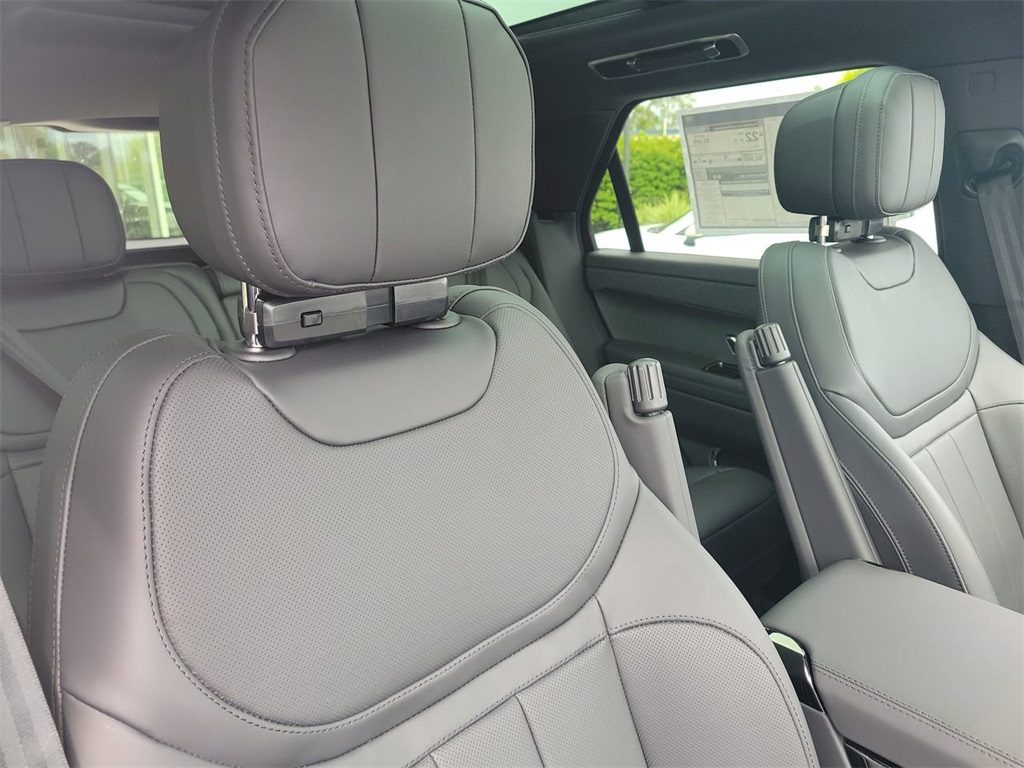 2025 Land Rover Range Rover Sport SE photo 16