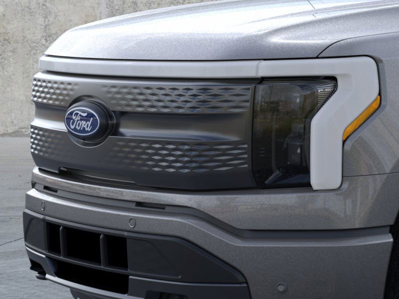 2025 Ford F-150 Lightning photo 17