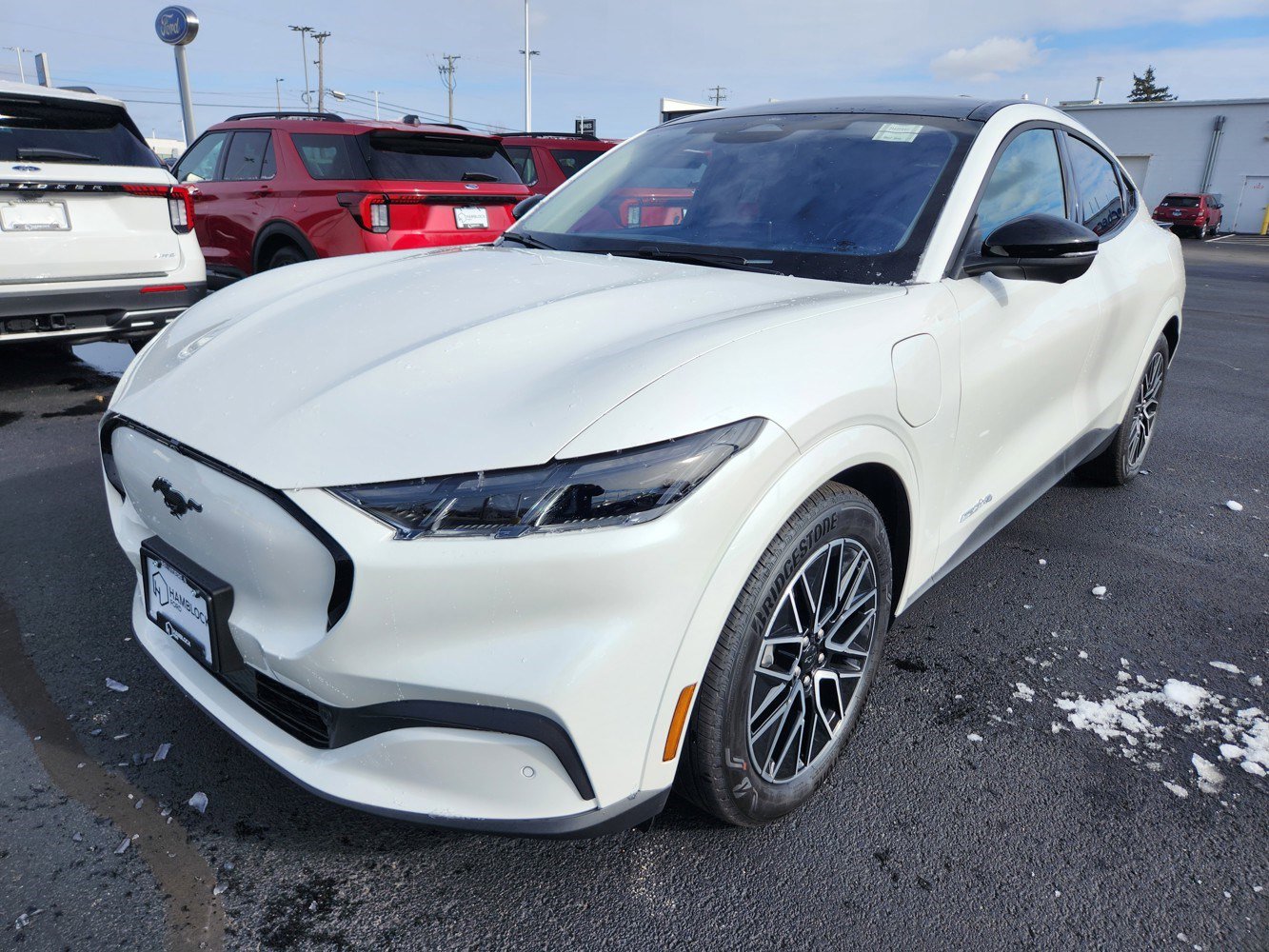 2025 Ford Mustang Mach-E Premium photo 2
