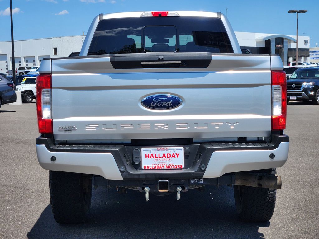 2019 Ford F-350 Lariat photo 3