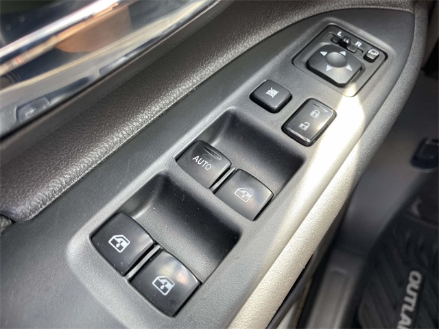 2017 Mitsubishi Outlander GT photo 25