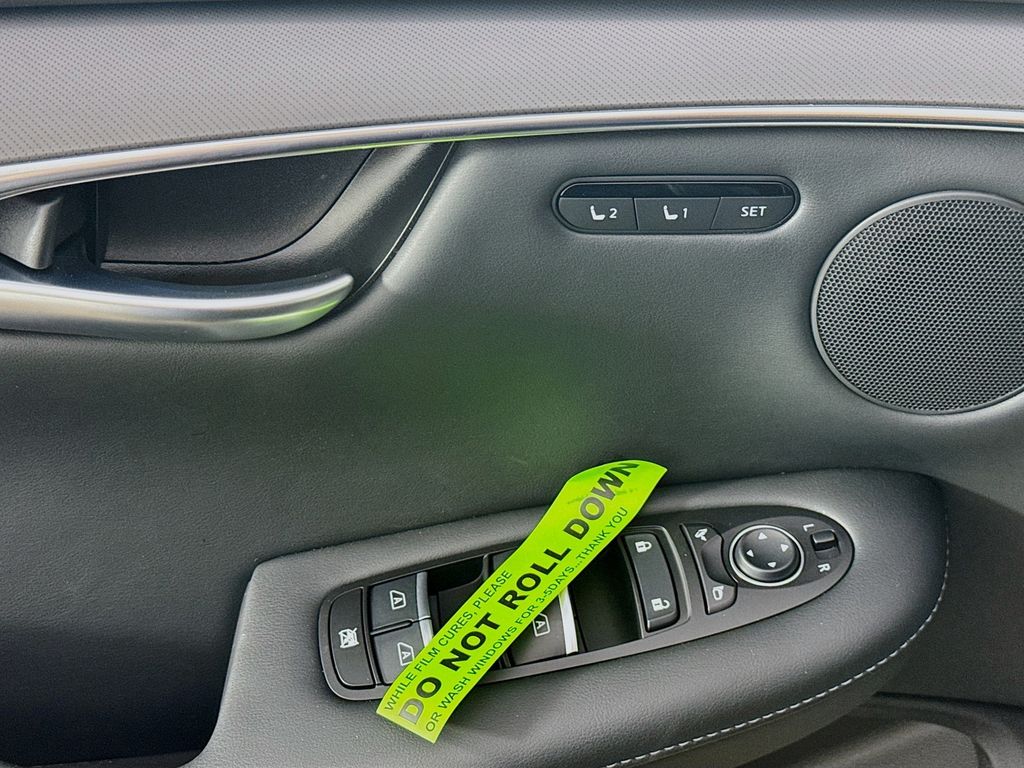 2025 Infiniti QX50 Luxe photo 16