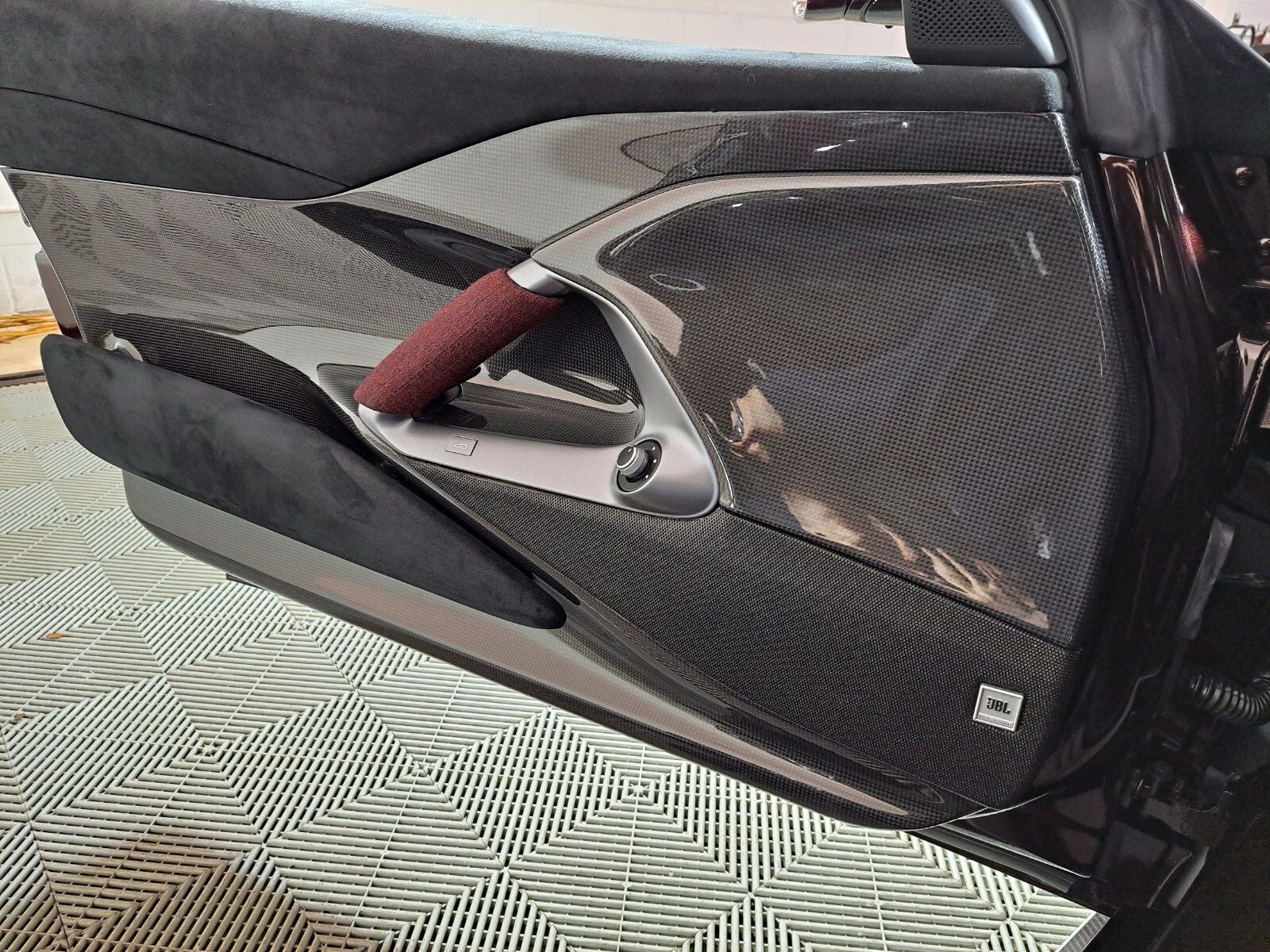 2023 Ferrari 812 Competizione photo 16