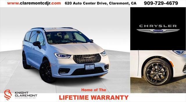 2026 Chrysler Pacifica Select's photo