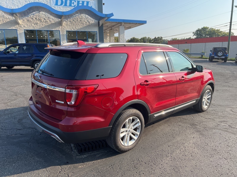 2017 Ford Explorer XLT photo 3
