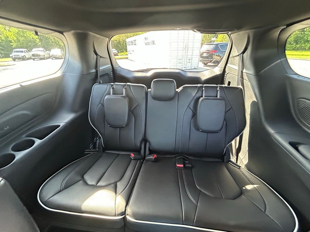 2025 Chrysler Pacifica Limited photo 30