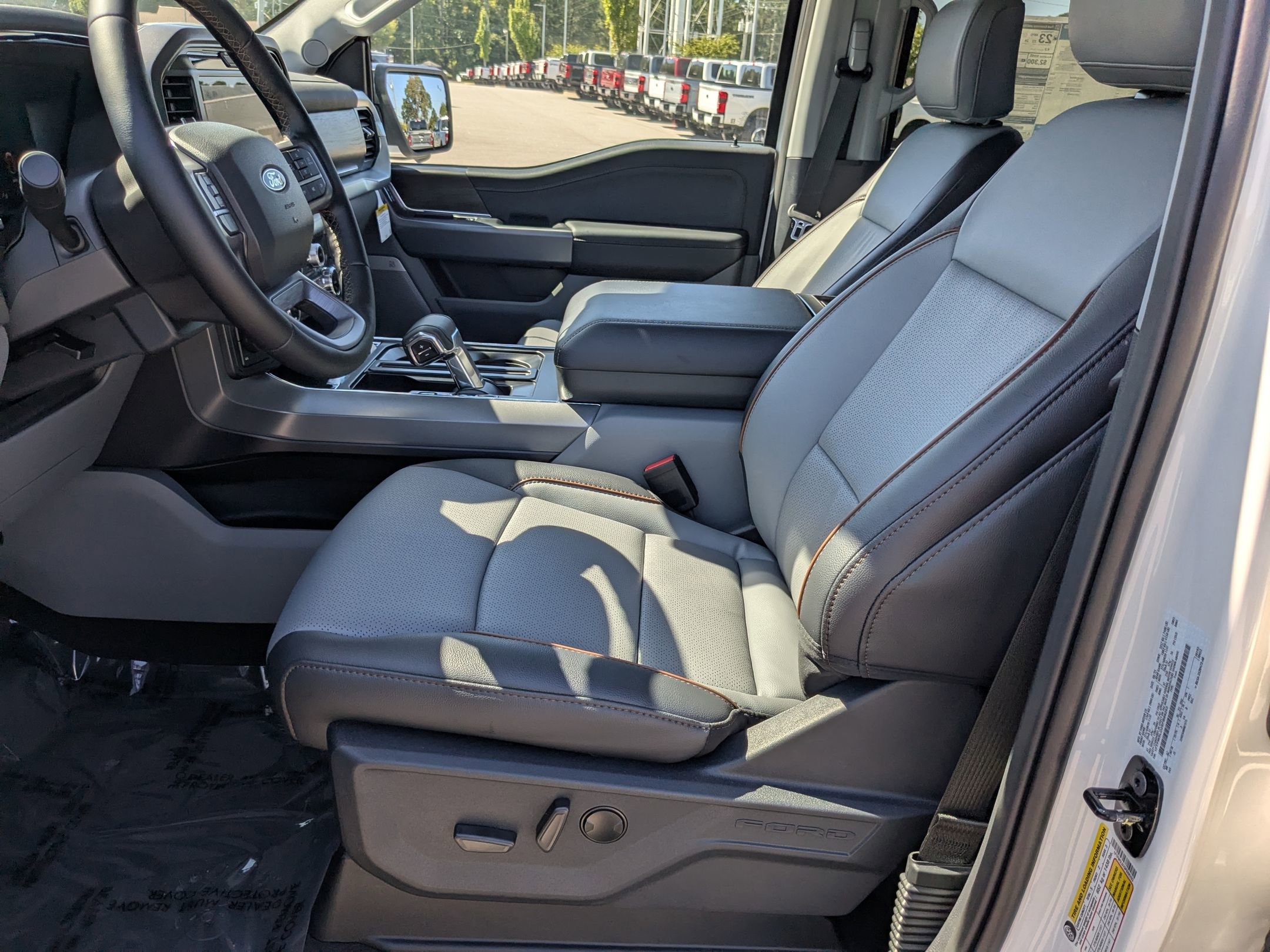2025 Ford F-150 Lariat photo 14