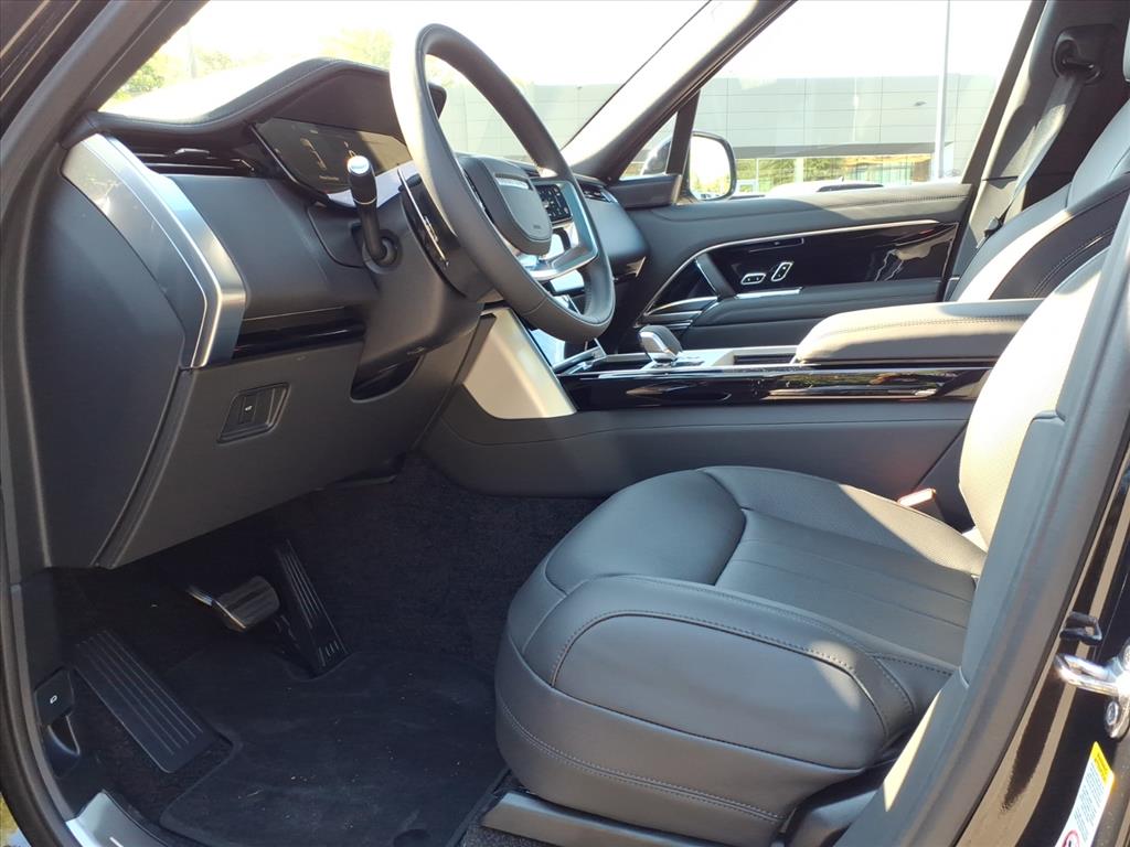 2025 Land Rover Range Rover SE photo 15