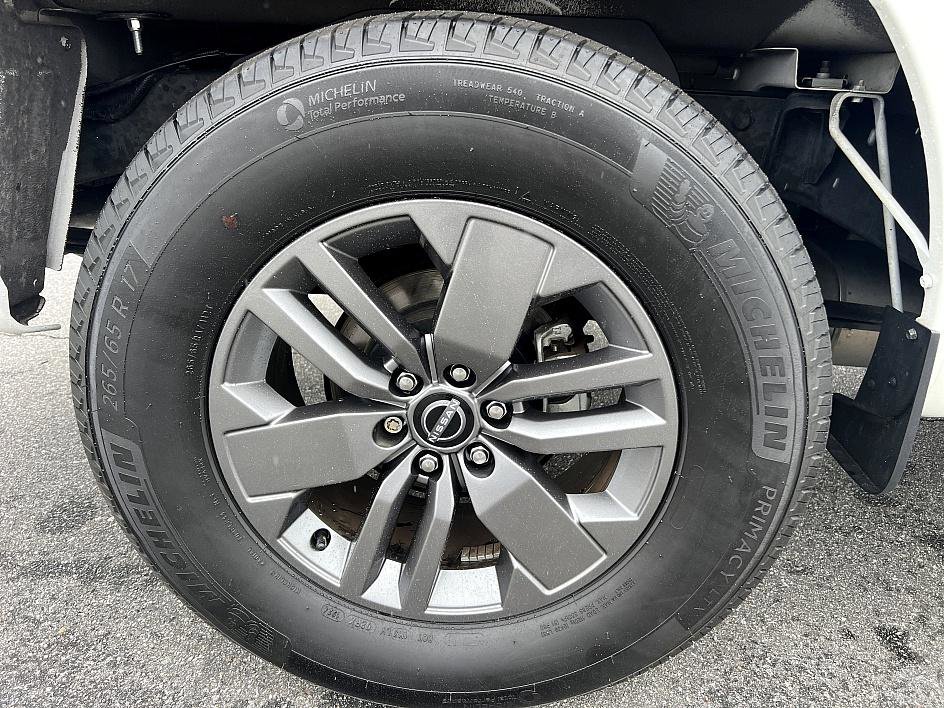 2025 Nissan Frontier SV photo 11