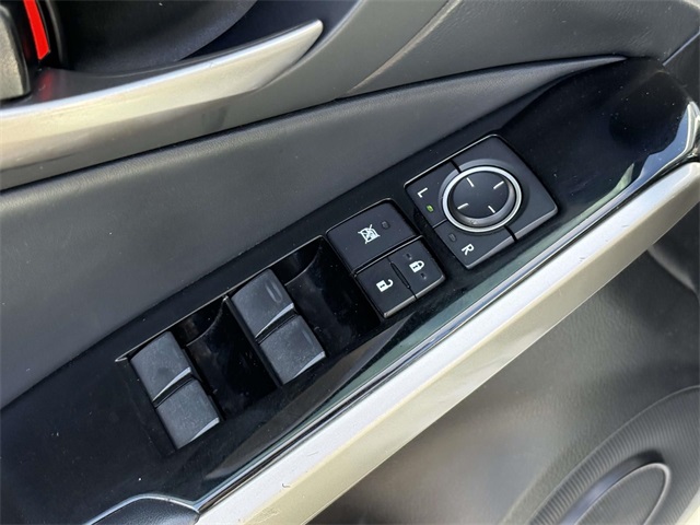 2017 Lexus IS 300 photo 27