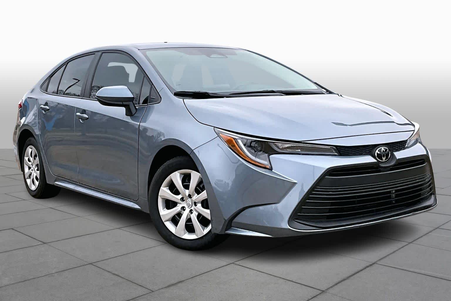 2025 Toyota Corolla LE photo 2
