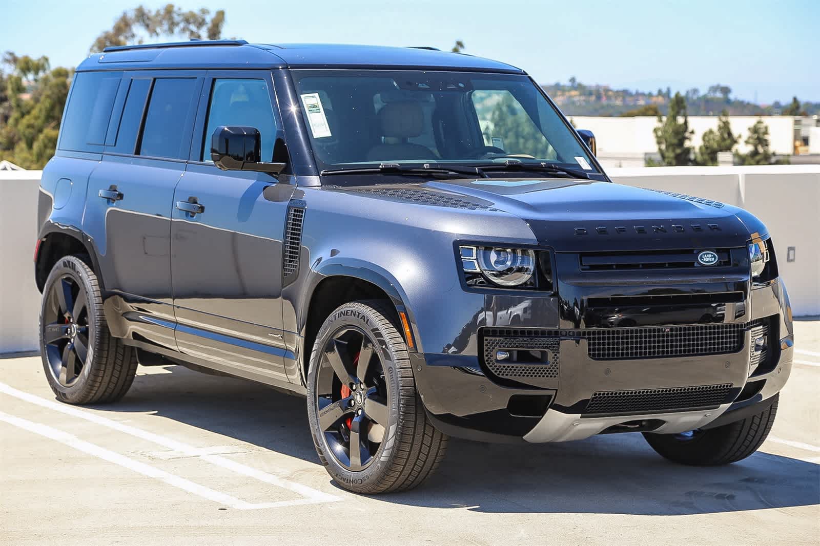 2025 Land Rover Defender 110 photo 3