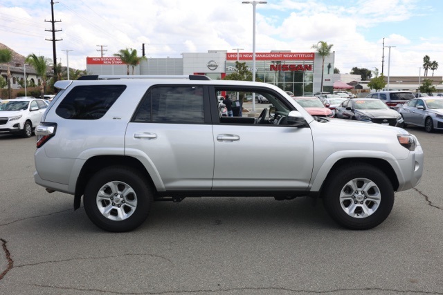 2024 Toyota 4Runner SR5 photo 2