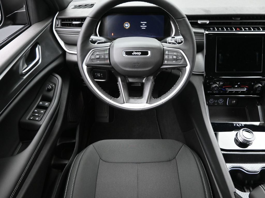 2025 Jeep Grand Cherokee Laredo X photo 6