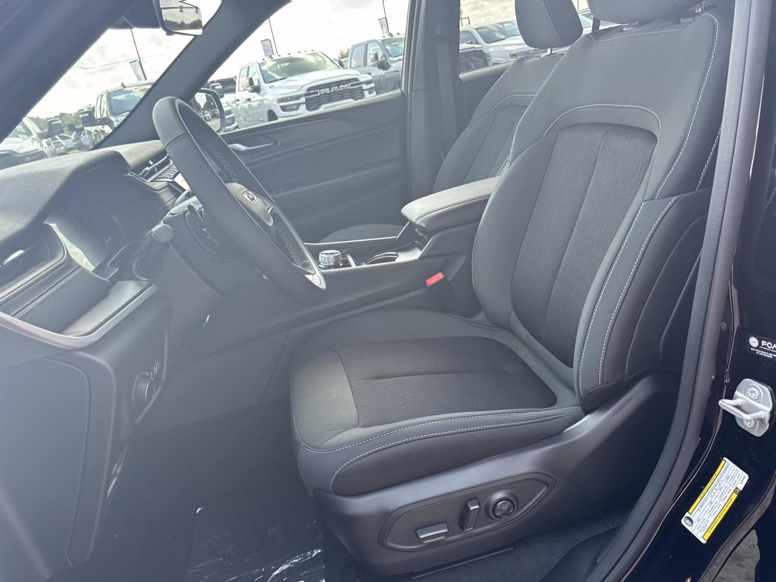 2025 Jeep Grand Cherokee Laredo X photo 7