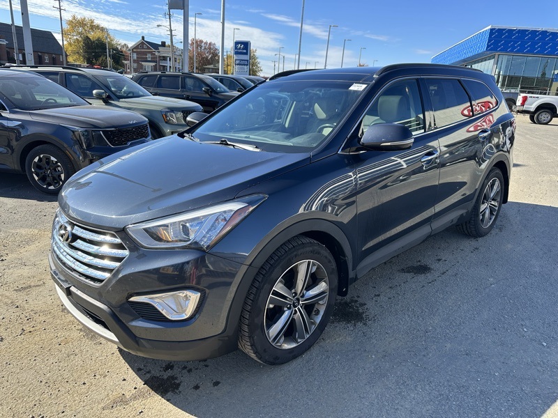 2016 Hyundai Santa Fe SE photo 2