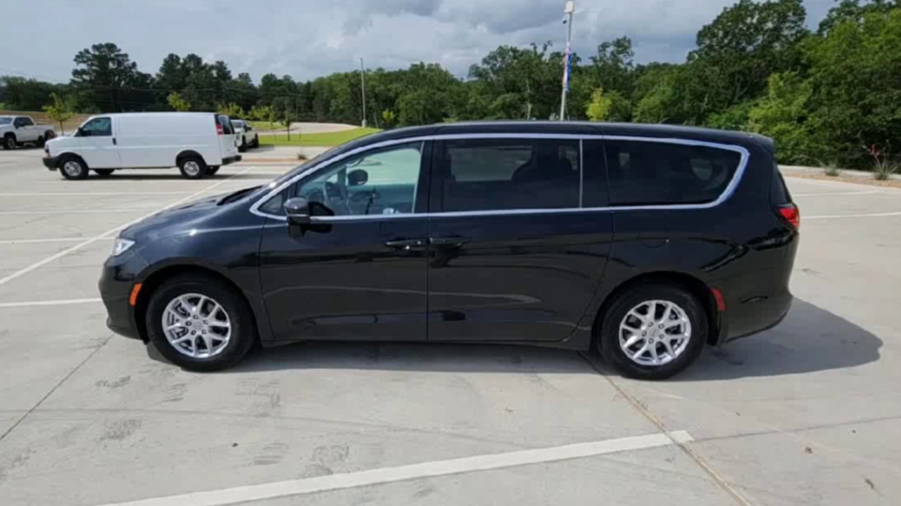 2024 Chrysler Pacifica Touring L photo 26