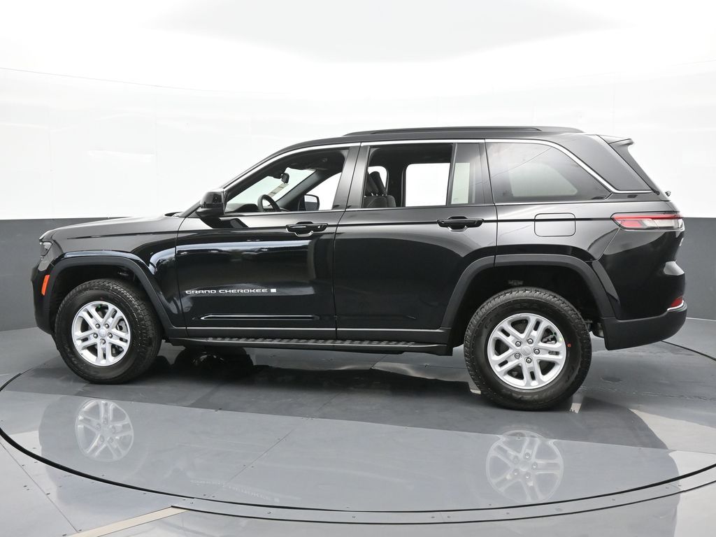 2024 Jeep Grand Cherokee Laredo photo 3