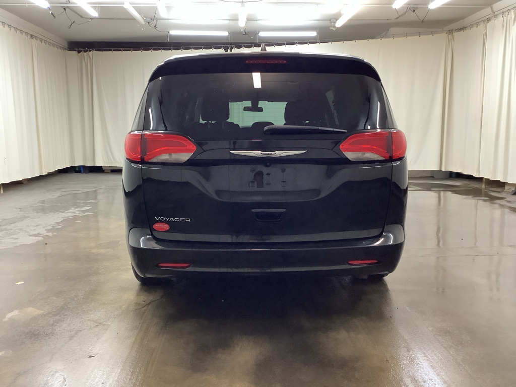 2022 Chrysler Voyager LX photo 6