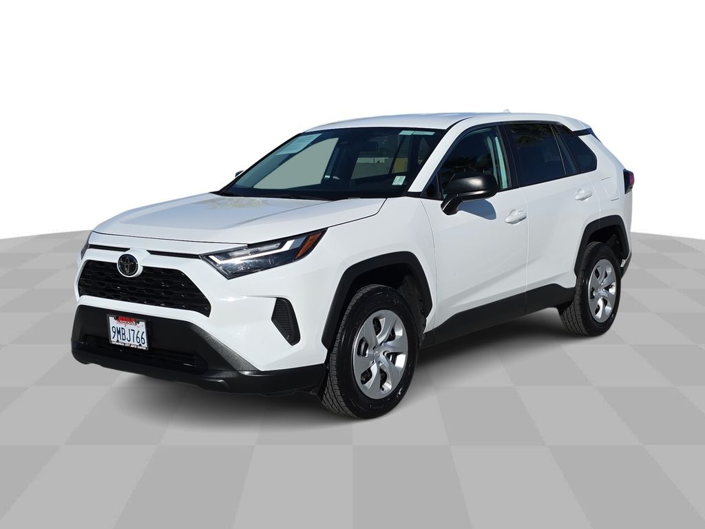 2024 Toyota RAV4 LE photo 4